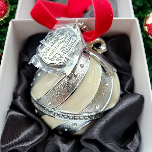 NIB Pandora Radio Rockettes 2018 Christmas Ornament w/ Charm Limited Edition - Picture 1 of 6
